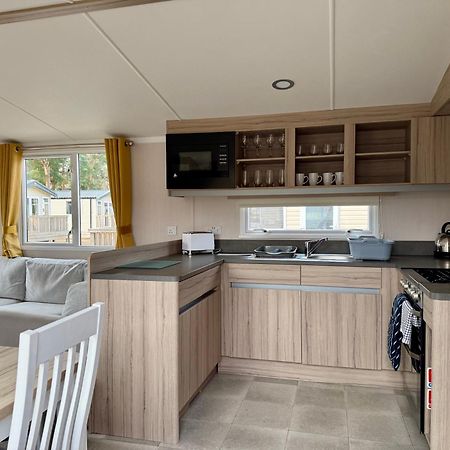 The Trout Van - Beautiful, Luxury Static Caravan أبرلور المظهر الخارجي الصورة