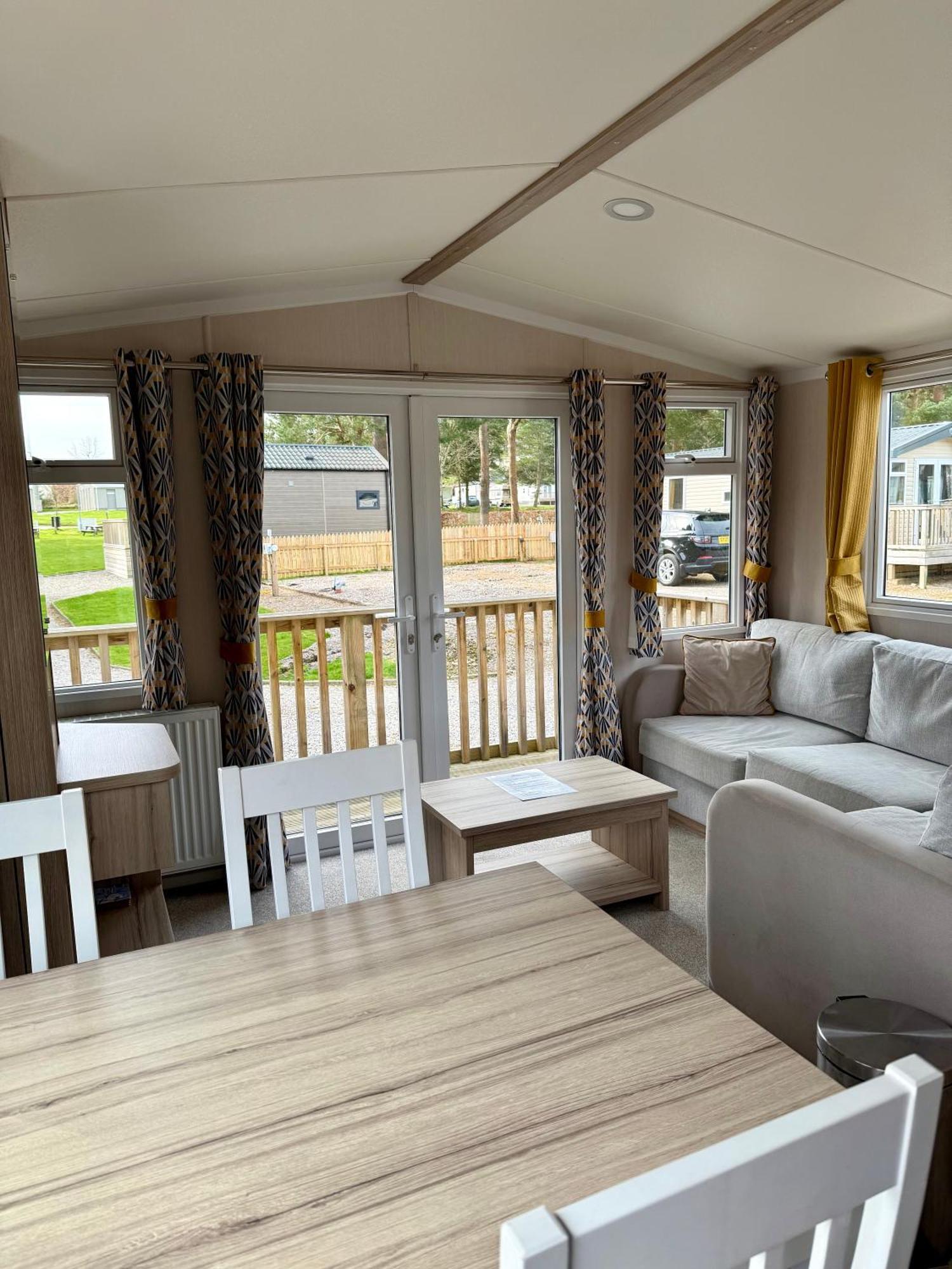 The Trout Van - Beautiful, Luxury Static Caravan أبرلور المظهر الخارجي الصورة