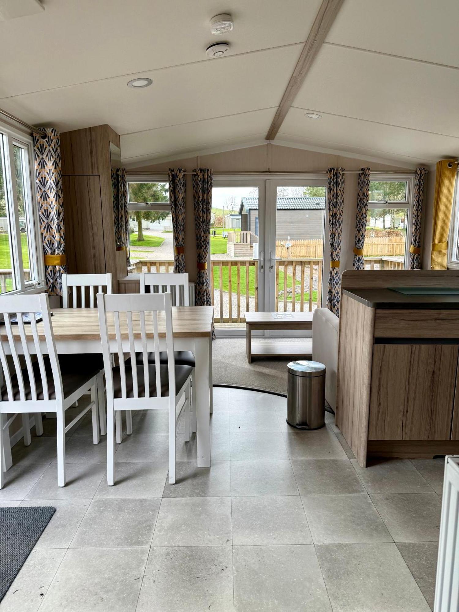 The Trout Van - Beautiful, Luxury Static Caravan أبرلور المظهر الخارجي الصورة